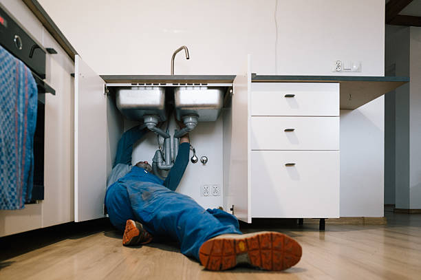 Professional Leak Detection technician working in Oakland, NJ